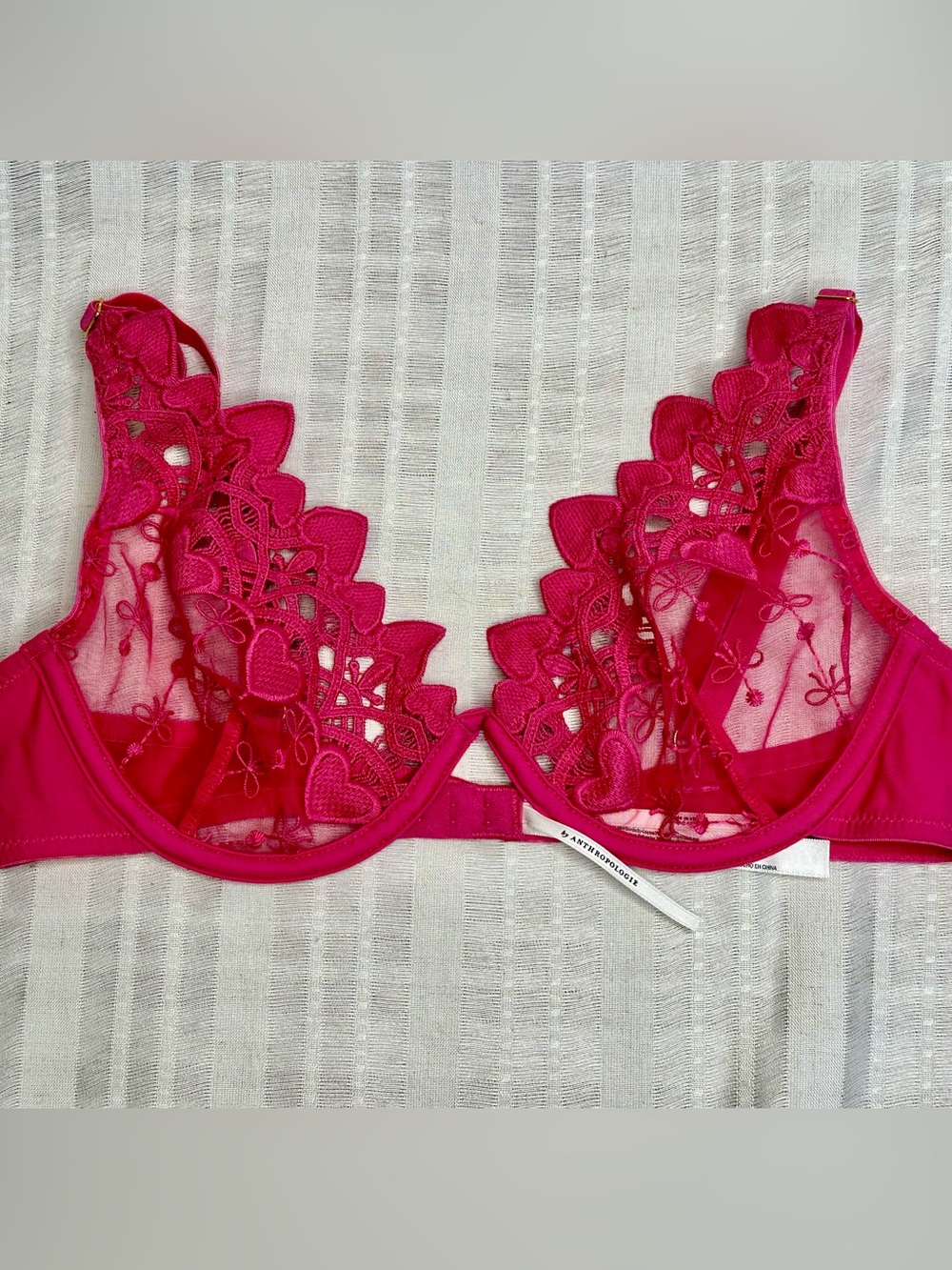 NWOT Anthropologie Pink Lace Bra with Hearts and Bows, Medium